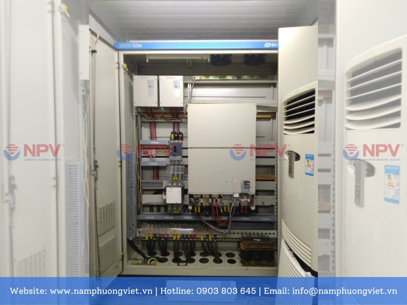 Biến tần Yaskawa A1000 trong tủ điều khiển nâng hạ cho giải pháp điều khiển trong ngành cầu trục